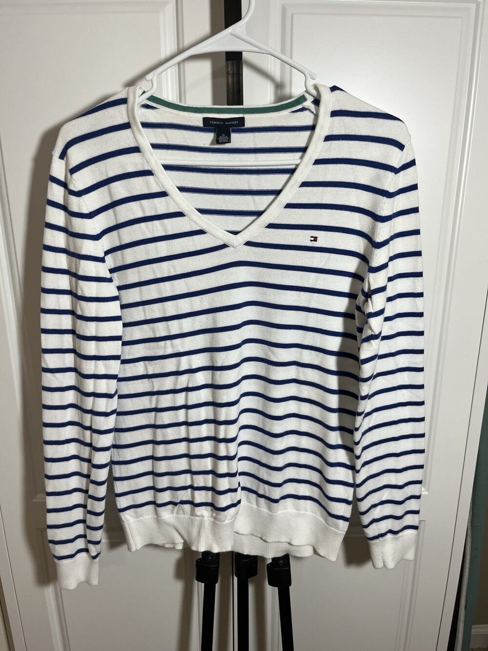 Tommy Hilfiger V Neck Light Weight Sweater White Royal Blue Stripe Size Medium